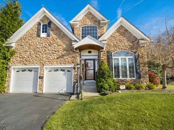 126 Ondish Ct, Mount Arlington Boro, NJ 07856