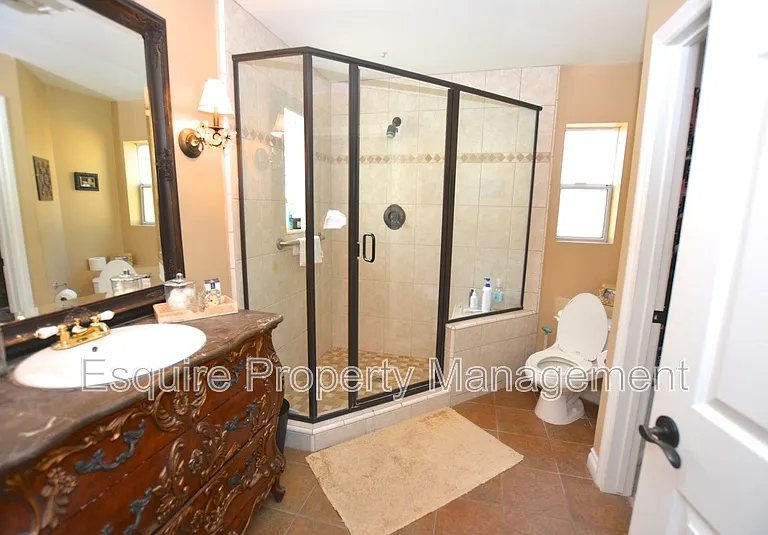 3104 Charlotte St — Photo 18