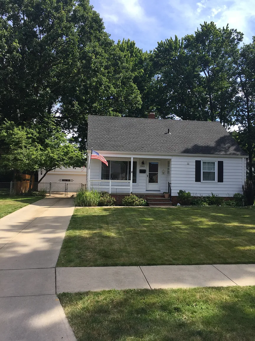 21421 Northwood Ave photo 1