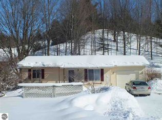 9222 E Hoxie Rd, Cedar, MI 49621