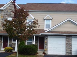 61 Lower Ridge View Cir UNIT B, East Stroudsburg, PA 18302
