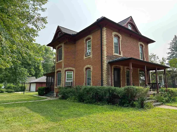 509 Decorah Ave, Decorah, IA 52101
