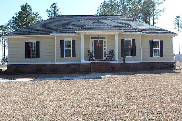 1st image of 138 Country Woods Ct