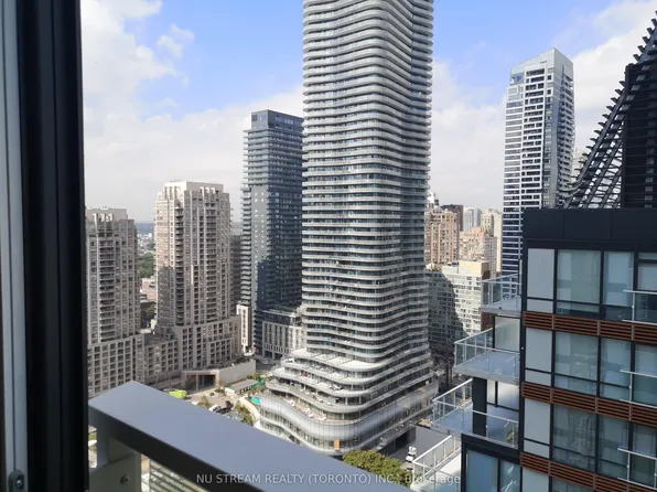 501 Yonge St, Toronto, ON