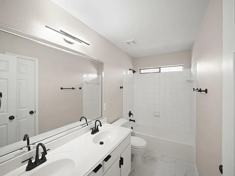 714 Coggins Point Way — Photo 21