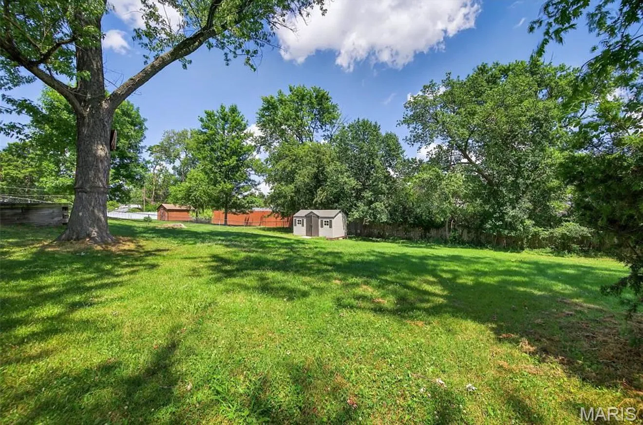 4 bed, 2200 sqft, $2,595 — Photo 3