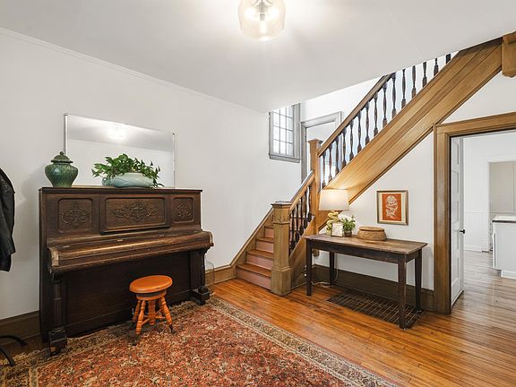 5th image of 2645 Pleasant Ave