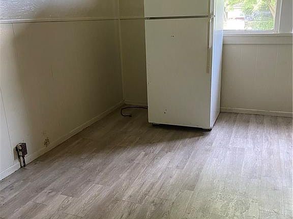 4th image of 1502 Long Ave #8