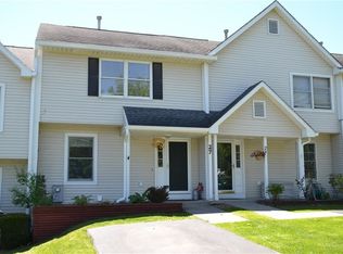 27 Old Meadow Ct, Livonia, NY 14487