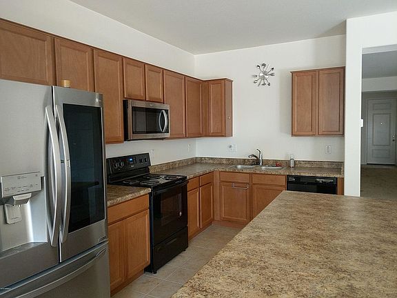 5th image of 2822 S 122nd Ln