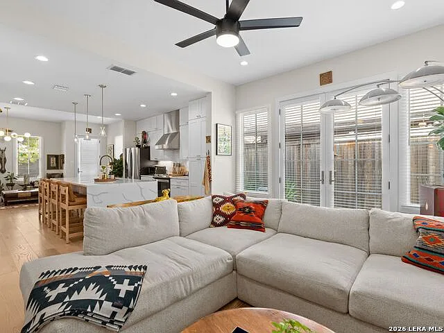 311 Refugio St #101 — Photo 15