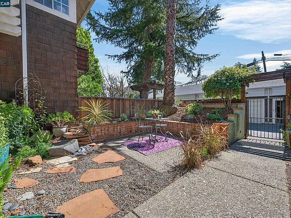 3rd image of 1358 Walden Rd