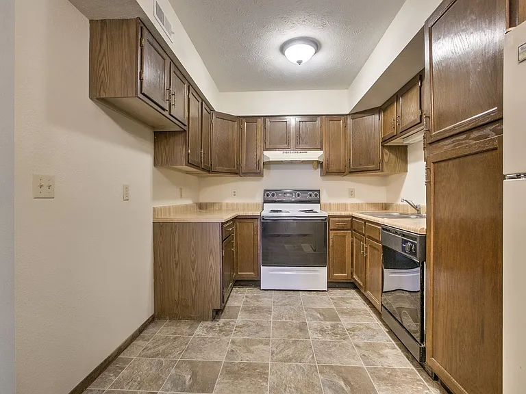 1025 E St — Photo 12