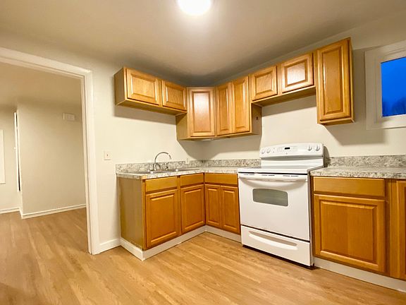 2nd image of 407 W Magnolia St