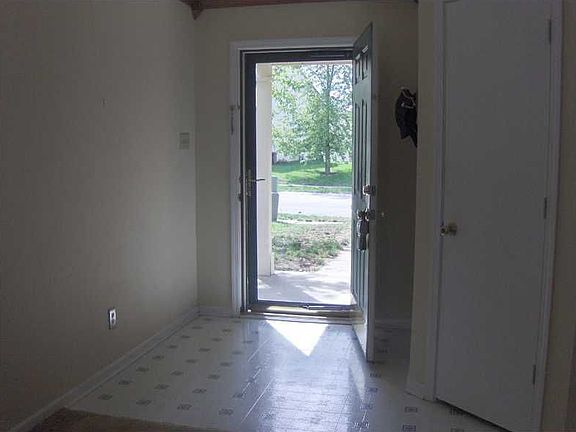 3rd image of 2233 Shadowbrook Dr