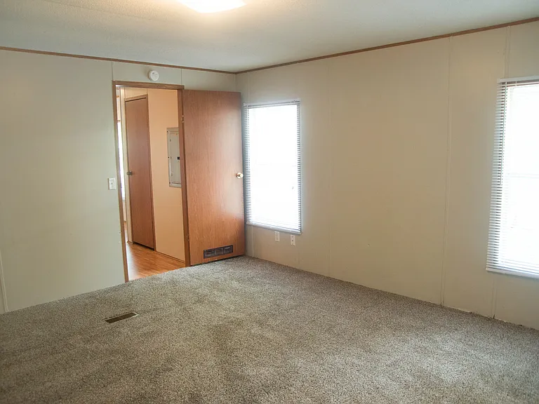 1035 Hickory St — Photo 8