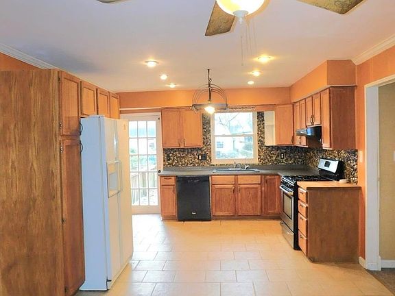 4th image of 7455 Acorn Dr