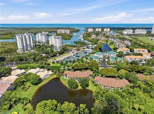 660 Wiggins Bay Dr, Naples, FL 34110