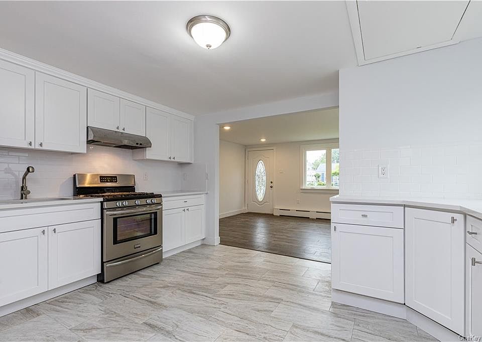 1st image of 6 Kwiecinski St