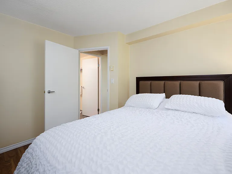 555 Jervis St #304 — Photo 13