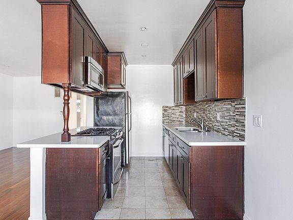 3rd image of 420 Raymond Ave APT 12