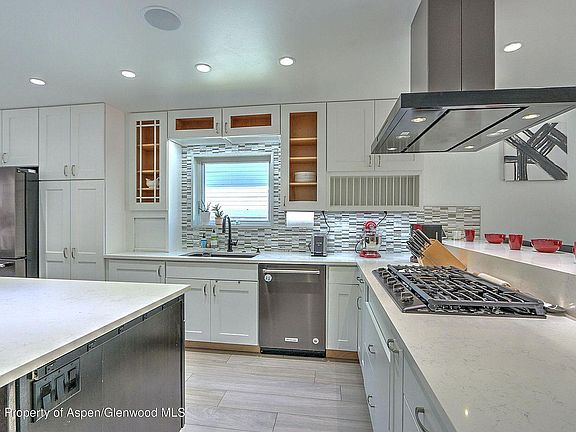 5th image of 1103 Westlook Dr