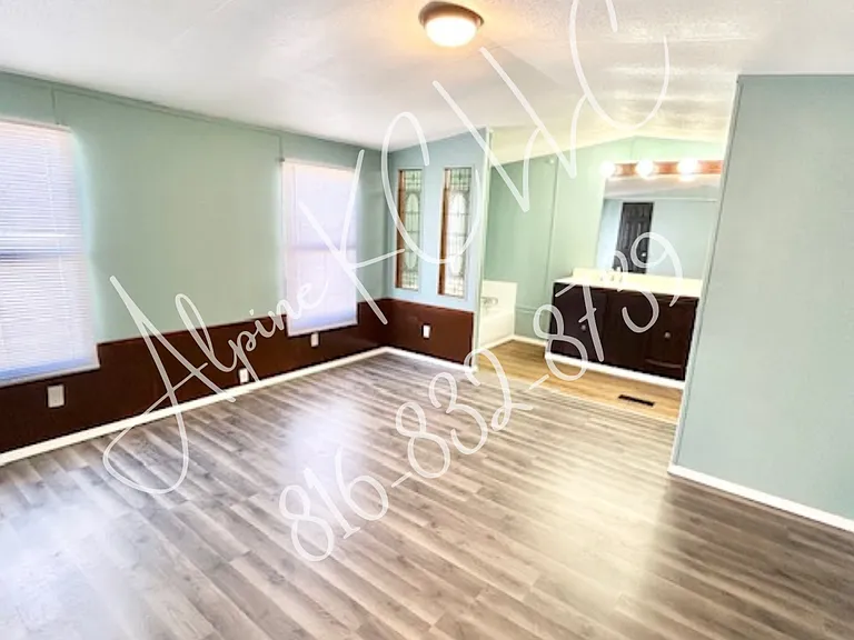 5601 SW Lakefront Ln S #8 — Photo 2