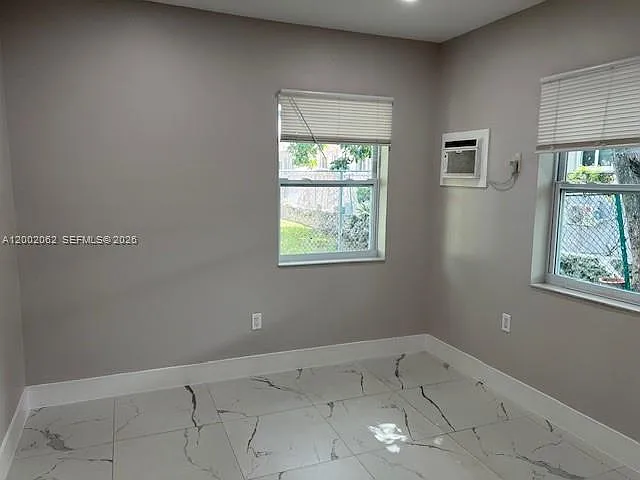 922 NW 2nd St #4 — Photo 4
