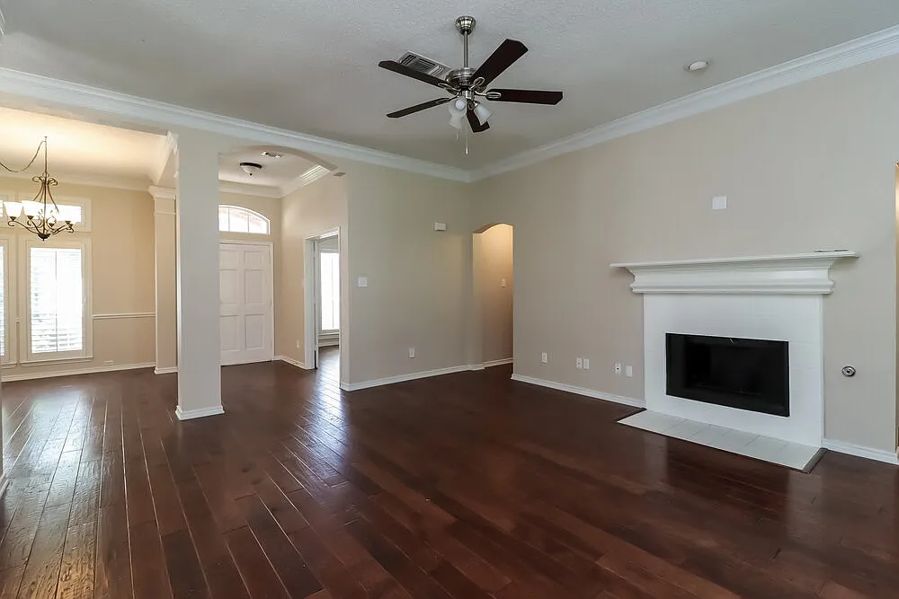 3 bed, 2.0 bath, 1749 sqft, $2,520 — Photo 3