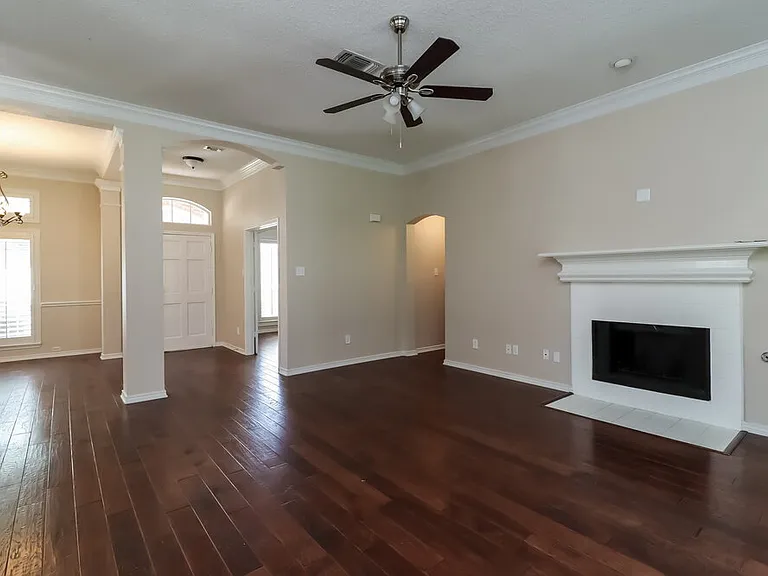 1933 Perry Dr — Photo 3