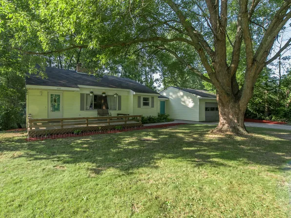 1718 Fieldcrest Ln, Midland, MI 48640