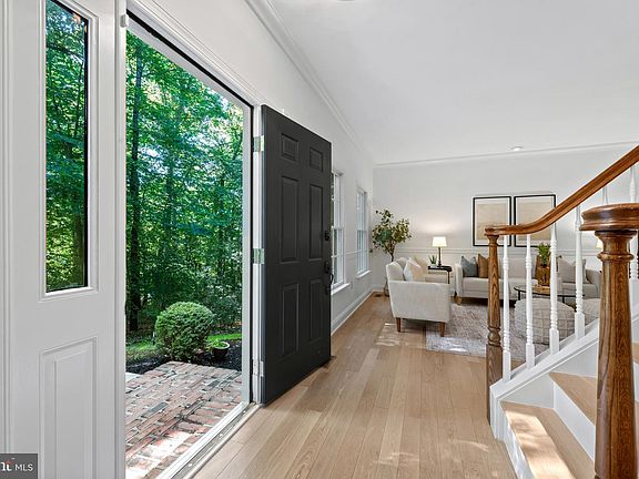 2nd image of 1224 Nob Hill Dr