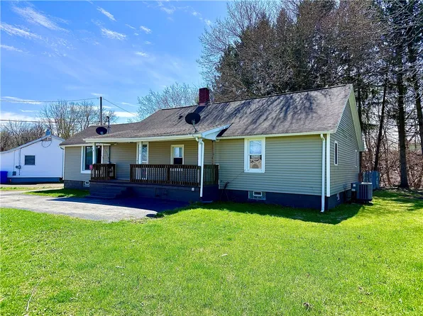 720 Overlook Dr, Hillsville, PA 16132