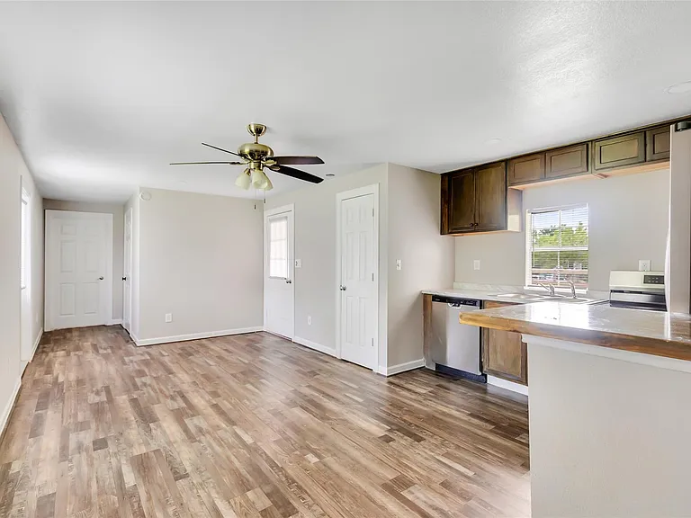 221 County Road 4803 — Photo 5