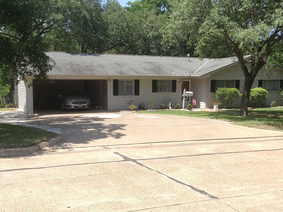 1st image of 208 Greenway Dr