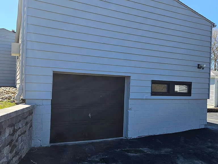 4660 Darrow Rd — Photo 29