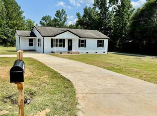 1021 Friendship Rd, Hartwell, GA 30643