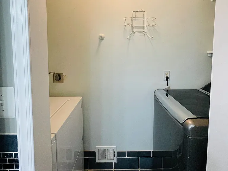 5910 Kingsford Rd — Photo 24