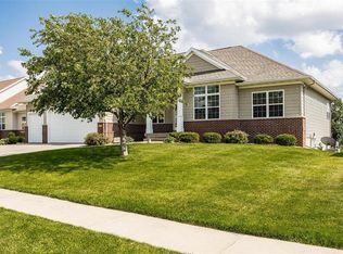 855 Hemlock Ct, Robins, IA 52328