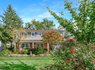 19 Surrey Rd, Somerset, NJ 08873