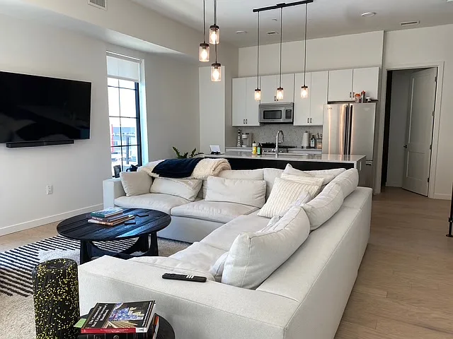 2 bed, 1647 sqft, $4,950 — Photo 4