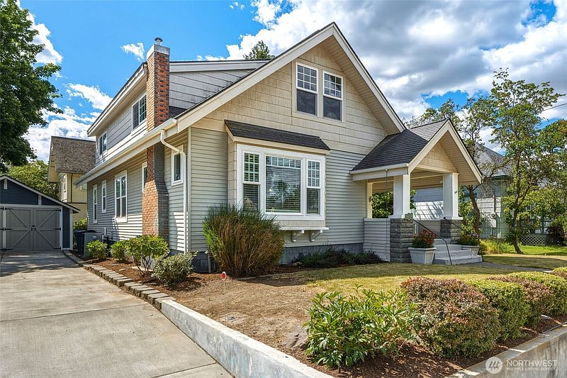 3rd image of 241 N Bellevue Avenue
