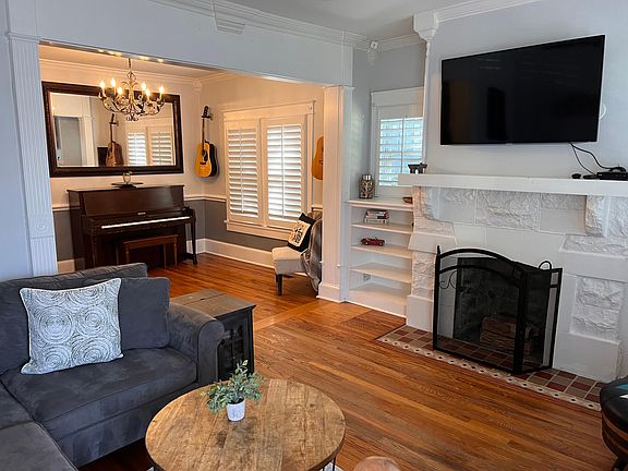 Common area (non-working fireplace)