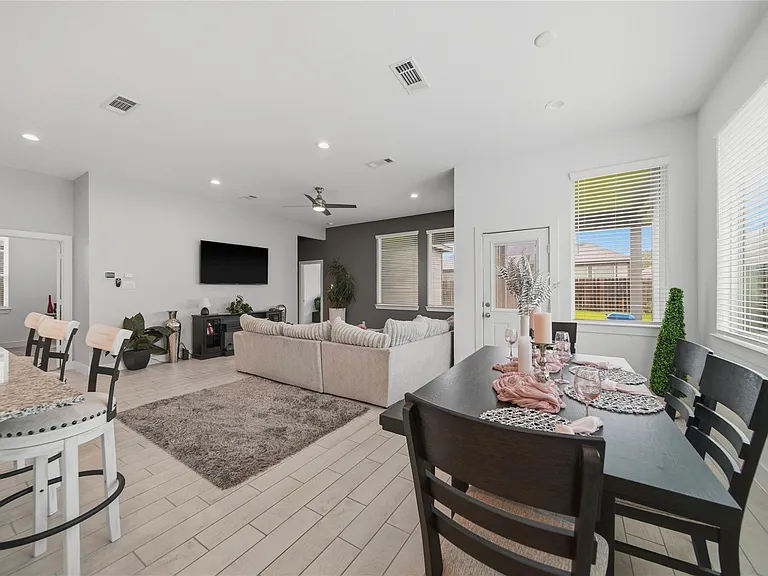 4512 Bartagrass Dr — Photo 11