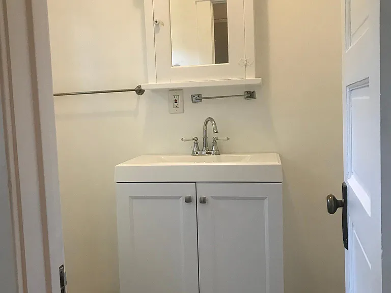 29 Marion Ave #7 — Photo 8
