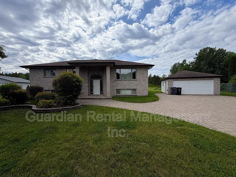 2196 Falconcrest Dr — Photo 3