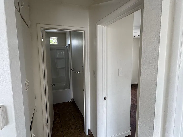 1351 E Vernon Ave — Photo 11