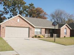 410 Hunter Allen Dr, Springdale, AR 72764