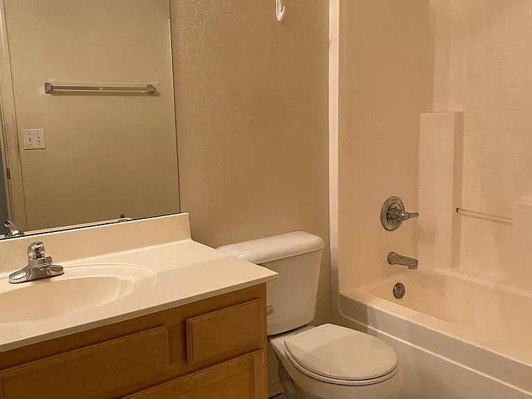 13382 W Watson Ln — Photo 8