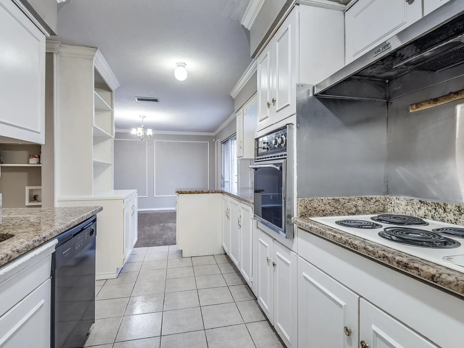 3 bed, 1345 sqft, $1,999 — Photo 4